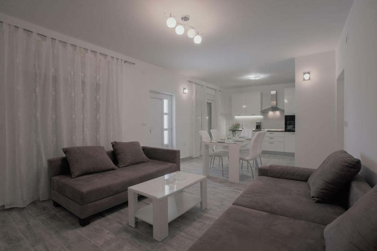 Slavko Apartment *